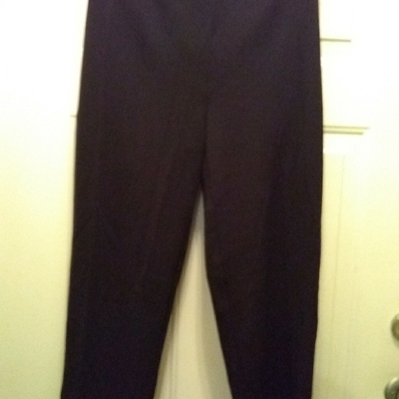 Jennifer Roberts interview suit - Picture 5 of 8